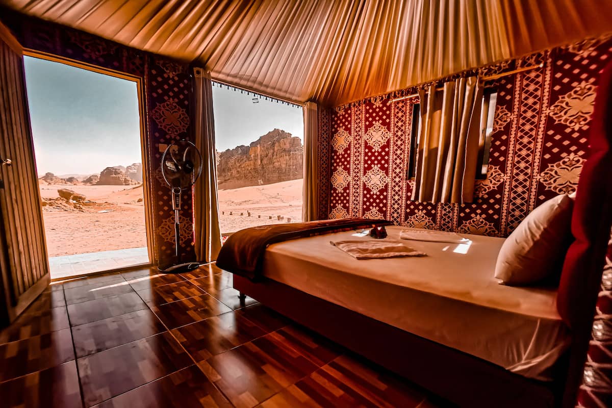 Soundproofing, free WiFi