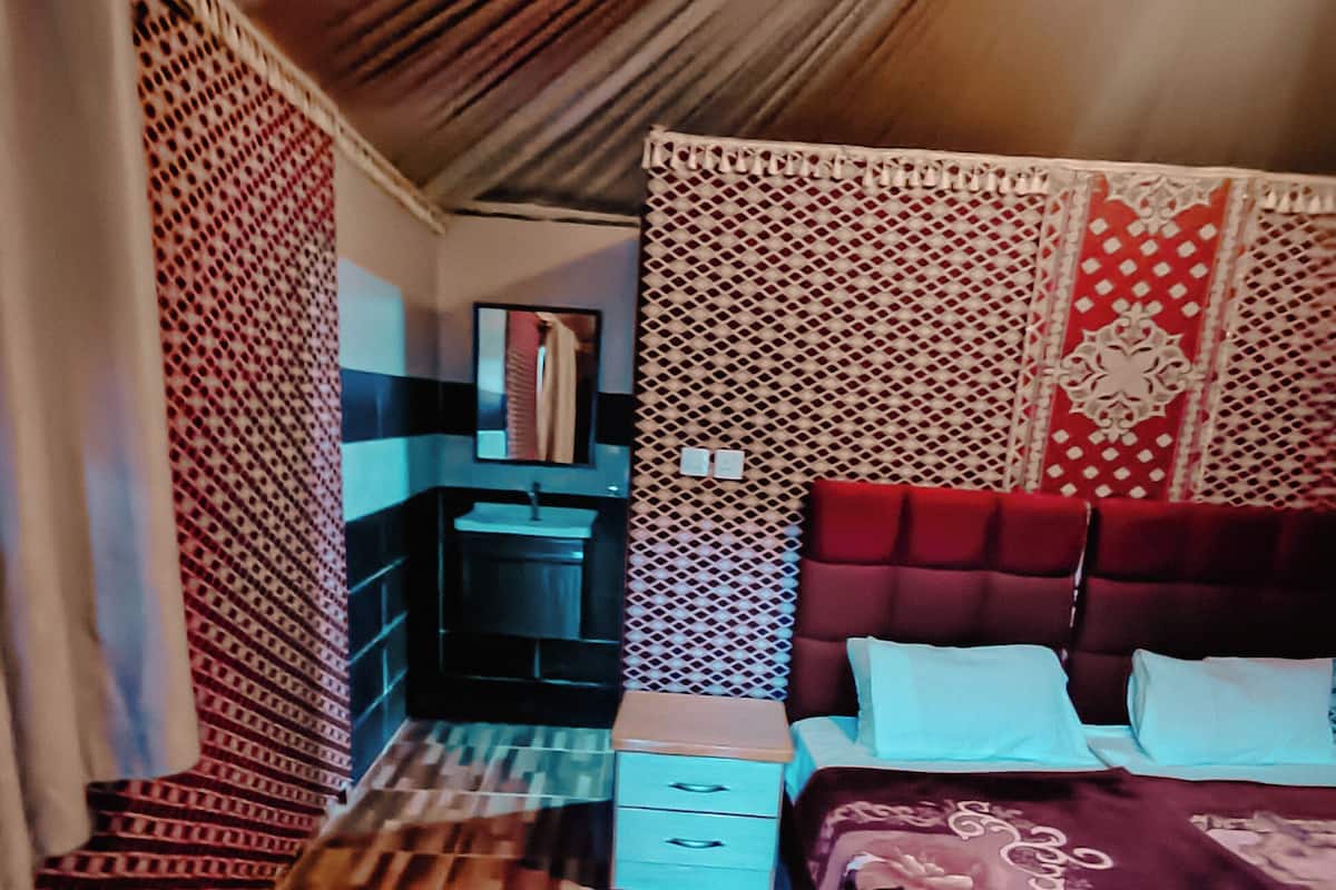 Soundproofing, free WiFi