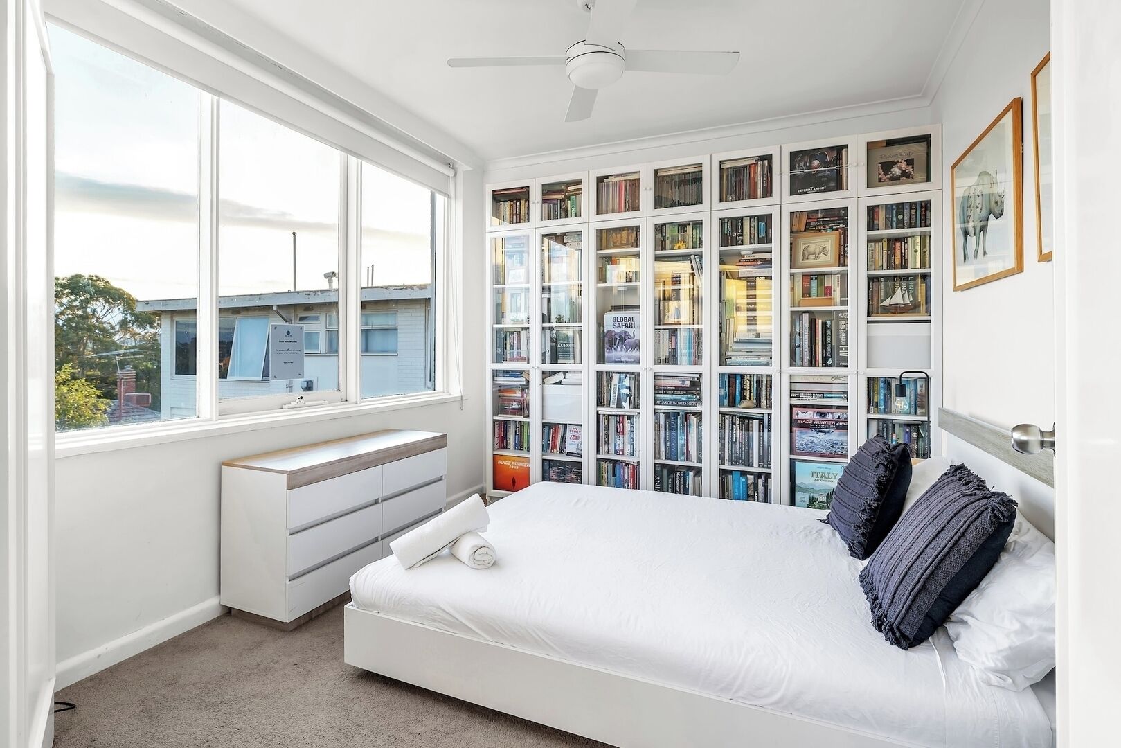 3 slaapkamers, een strijkplank/strijkijzer, wifi, beddengoed