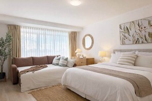 Iron/ironing board, WiFi, bed sheets - Elegant Waterfront Retreat | Harbour & River Views (Williamstown)