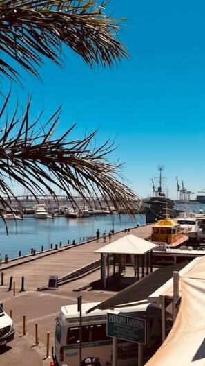 Marina - Elegant Waterfront Retreat | Harbour & River Views (Williamstown)