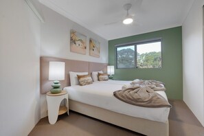 2 bedrooms, iron/ironing board, WiFi, bed sheets - Currumbin 2BR Pool Days and Beach Walks (Currumbin)