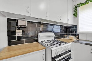 Microondas, horno, parrilla de estufa y tostadora 