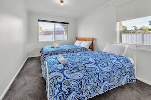 3 bedrooms, bed sheets
