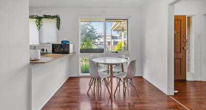 Hoppers Crossing Hideaway | Giant Backyard