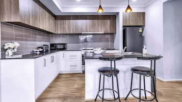 Coffee/tea maker, fridge, microwave, oven