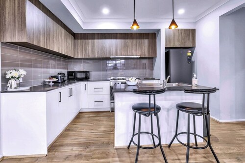 Modern Rockbank Retreat Near Caroline Springs