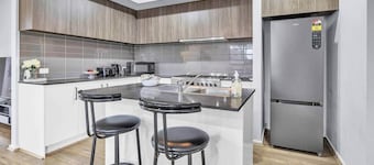 Bright & Cozy 4-Bed Home in Rockbank