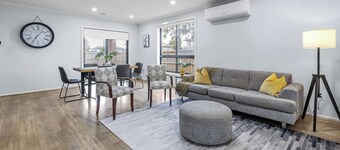 Bright and Cozy 4-Bed Home in Rockbank