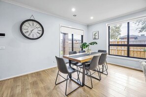 Dining - Bright and Cozy 4-Bed Home in Rockbank (Rockbank)