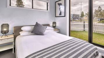 4 bedrooms, WiFi, bed sheets