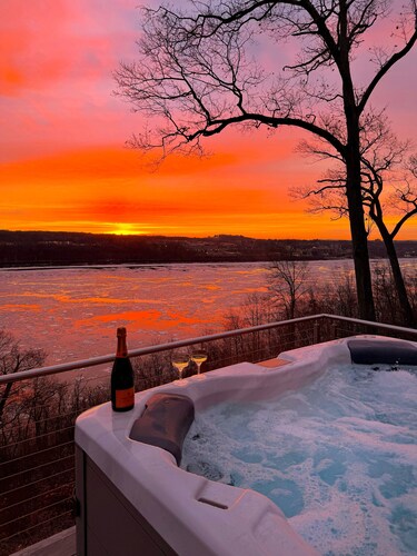 The Hudson Valley River Escape: Hot Tub, Stargazing, Stunning Views!