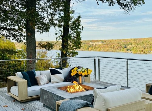 The Hudson Valley River Escape: Hot Tub, Stargazing, Stunning Views!