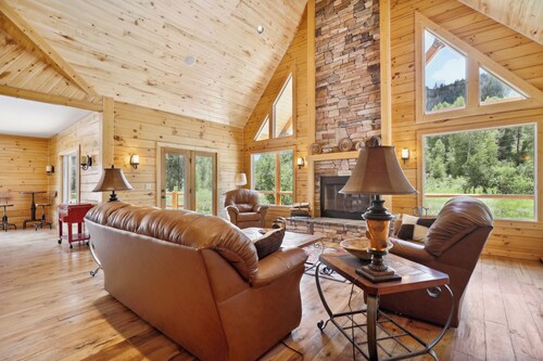 Spacious 3BR Chalet in Charming Dolores, CO- Hot Tub, Deck & Mountain Views