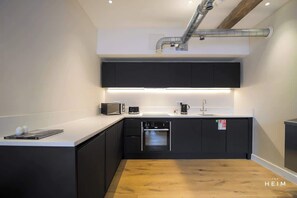 Fridge, microwave, oven, stovetop - Aria | The Heim (Manchester)