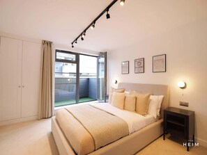 Iron/ironing board, WiFi, bed sheets - Axis at The Heim Residences (Greater Manchester)