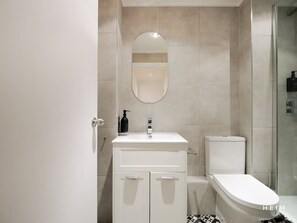 Shower, hair dryer - Axis at The Heim Residences (Greater Manchester)