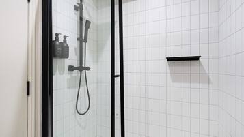 Shower, hair dryer, towels, shampoo