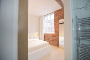 Iron/ironing board, WiFi, bed sheets - Arbora | The Heim (Manchester)