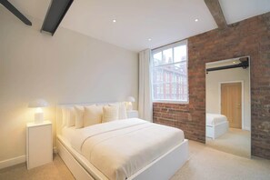Iron/ironing board, WiFi, bed sheets - Arbora | The Heim (Manchester)