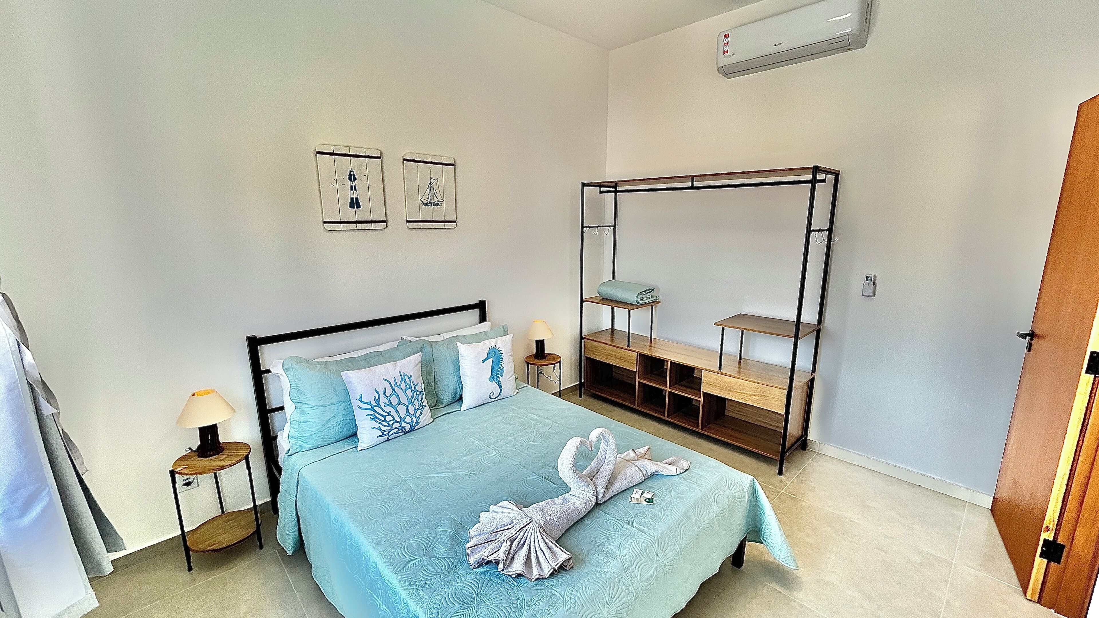 Familienapartment, Kochnische, Poolblick