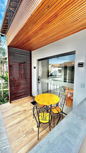 Comfort Apartment, Kitchenette, Pool View | Outdoor dining