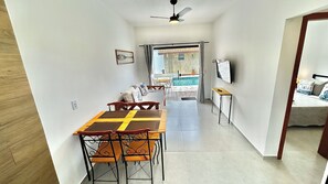 Comfort Apartment, Kitchenette, Pool View | Dining