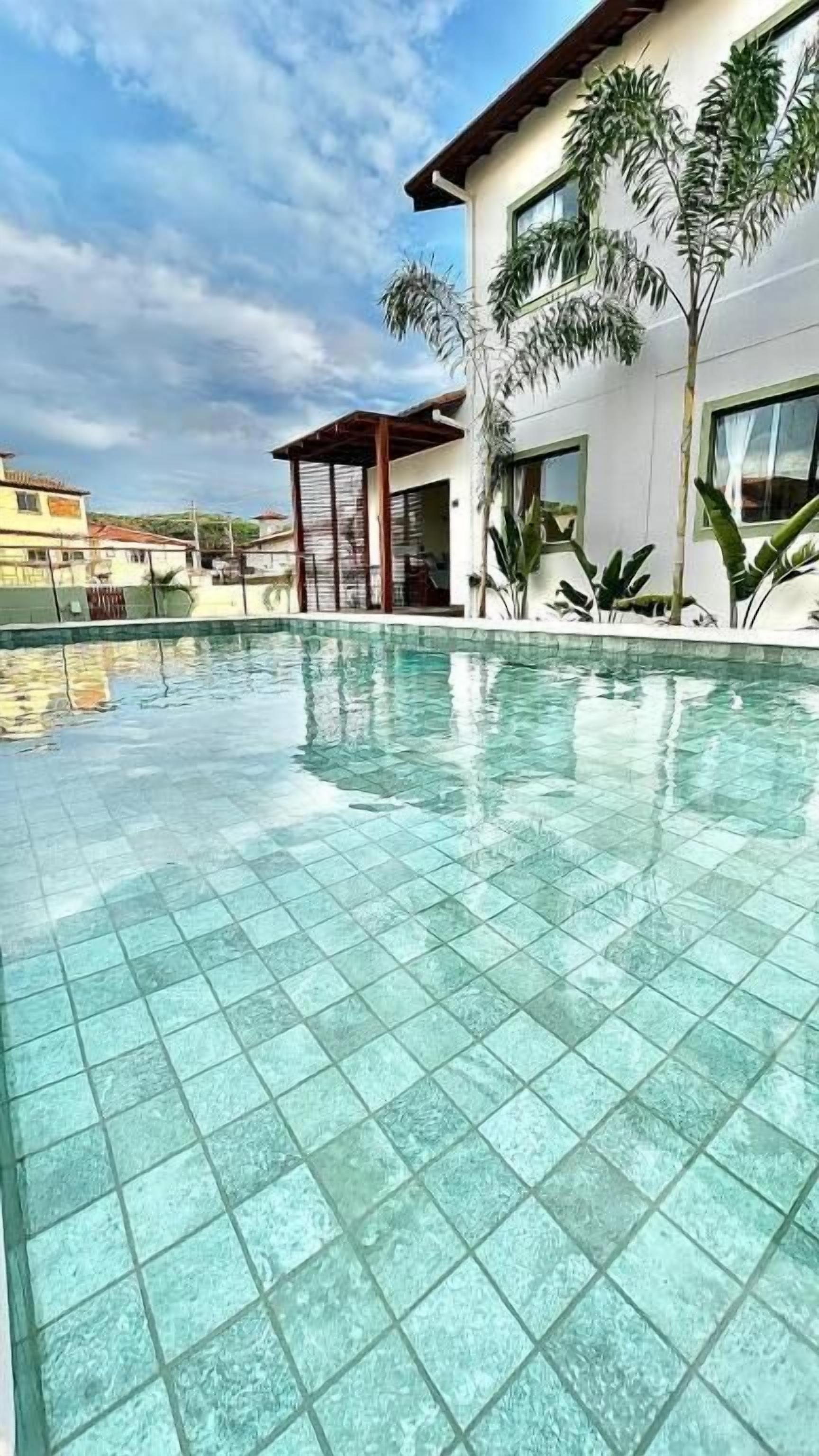 Kolam renang terbuka 