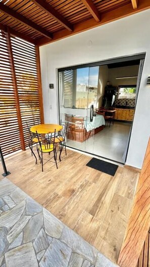 Comfort Apartment, Kitchenette, Pool View | Outdoor dining