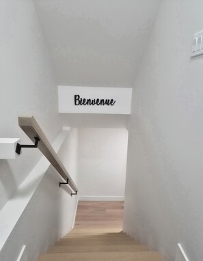 Interior - Quiet and cozy getaway close to nature Park (Riverview)