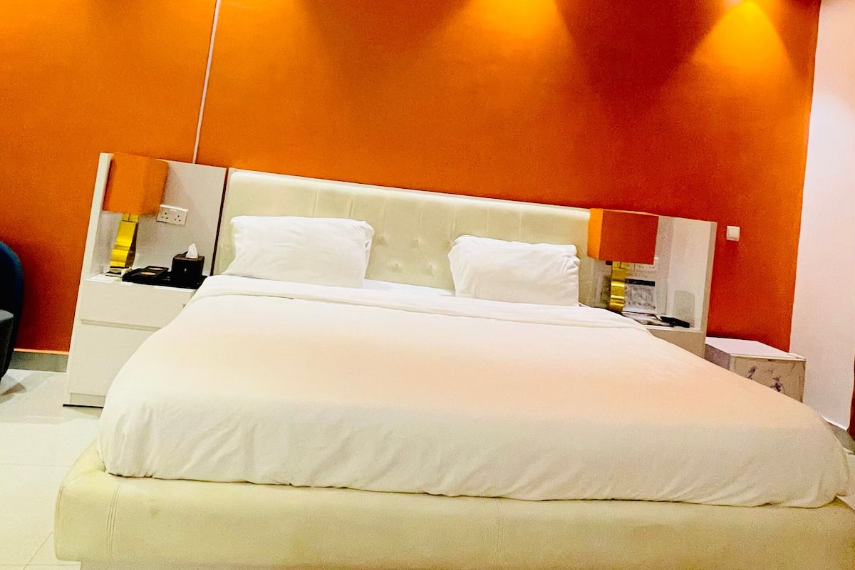 Family Room | Bathroom