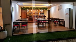 Imej tidak diklasifikasikan, 3 daripada 9, butang