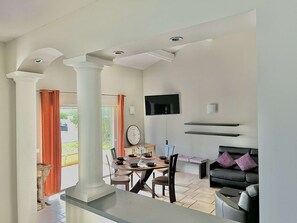 Interior - -House for 8 people in Orange- (Orange)