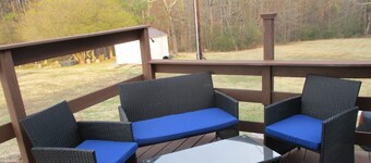 Welcoming 2-bedroom house with AC in semi-rural setting in Gaston County.