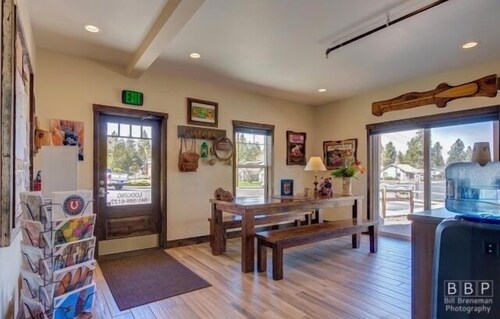 Sisters Bunkhouse - 4 bedroom boutique Hotel