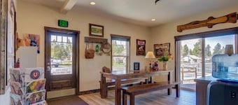 Sisters Bunkhouse - 4 bedroom boutique Hotel