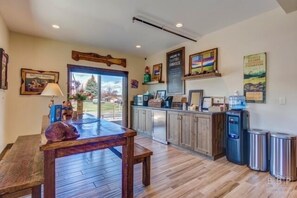 Lobby - Sisters Bunkhouse Room 1 (Sisters)