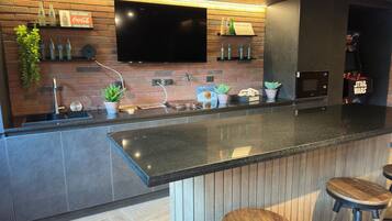 Apartment | Bar (on property)