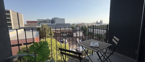 Apartment | Outdoor dining