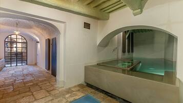 Een verwarmd zwembad