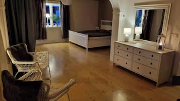 House, 3 Bedrooms, City View | Living room