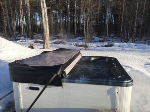 House, 3 Bedrooms, City View | Outdoor spa tub - Charming Modern House Close to Järvsö With Fireplace (Ljusdal)