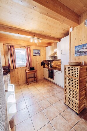 Coffee/tea maker, fridge, microwave, oven - Woody 6 - Chalet Sunset View (St. Georgen am Kreischberg)