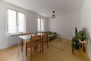 TV - Appartement calme et lumineux en centre ville (Vichy)