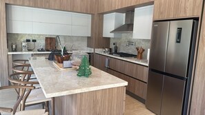 Private kitchen - Newly renovated Perfect 4-bedroom villa with AC in marvelous La Romana (La Romana)