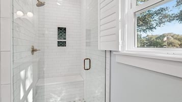 Shower, hair dryer, towels, shampoo