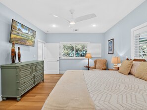 Tabla de planchar con plancha, wifi gratis y ropa de cama 