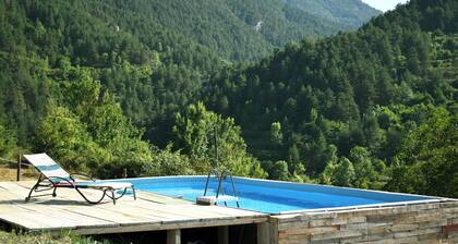 Mountain, sports and wellness in MĂĄs El Prat (pet friendly)