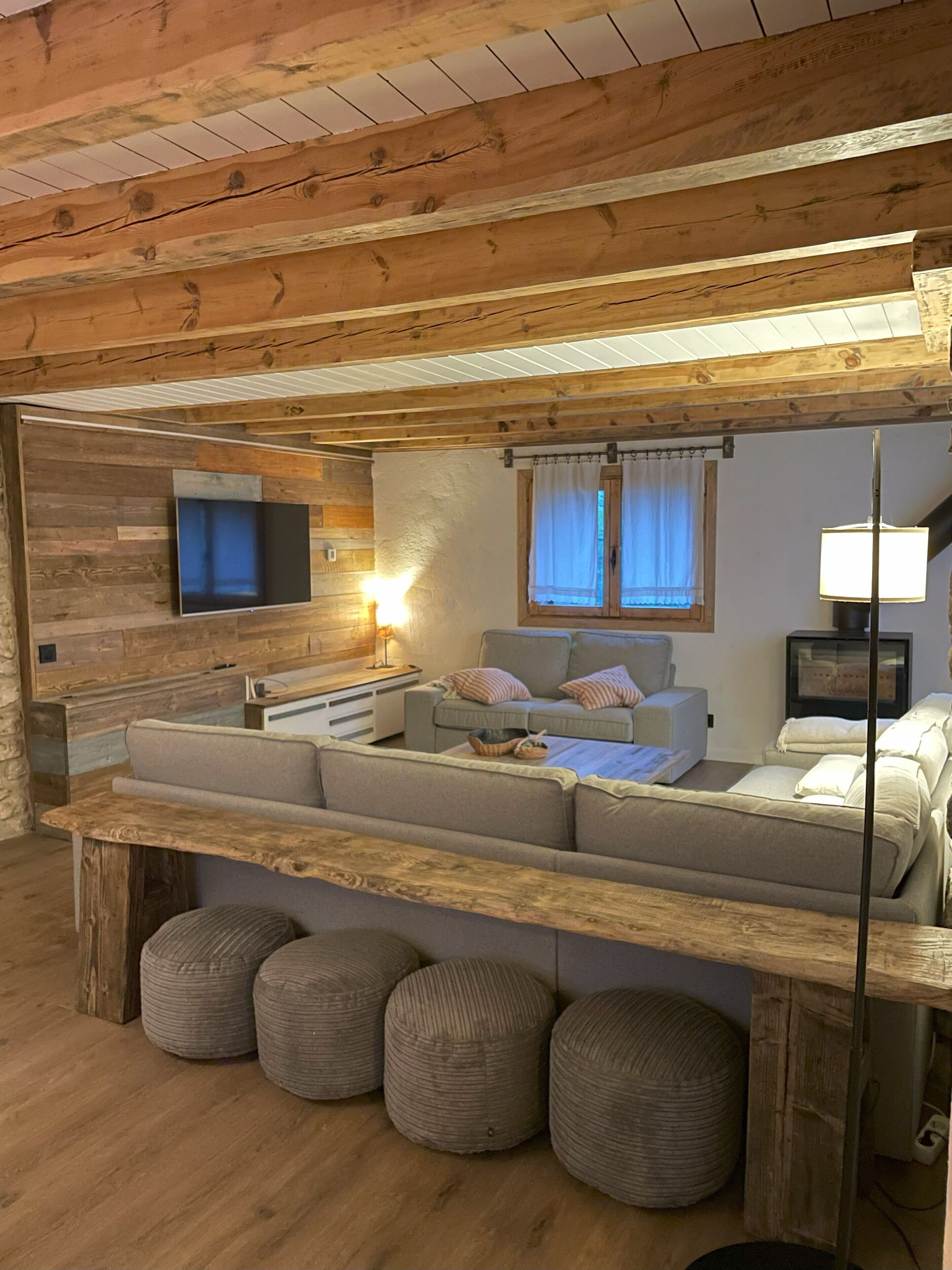 智能电视、壁炉、电子游戏、书