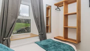 2 عدّة غرف نوم وبديكورات فريدة لكل غرفة وطراز فريد لكل وحدة